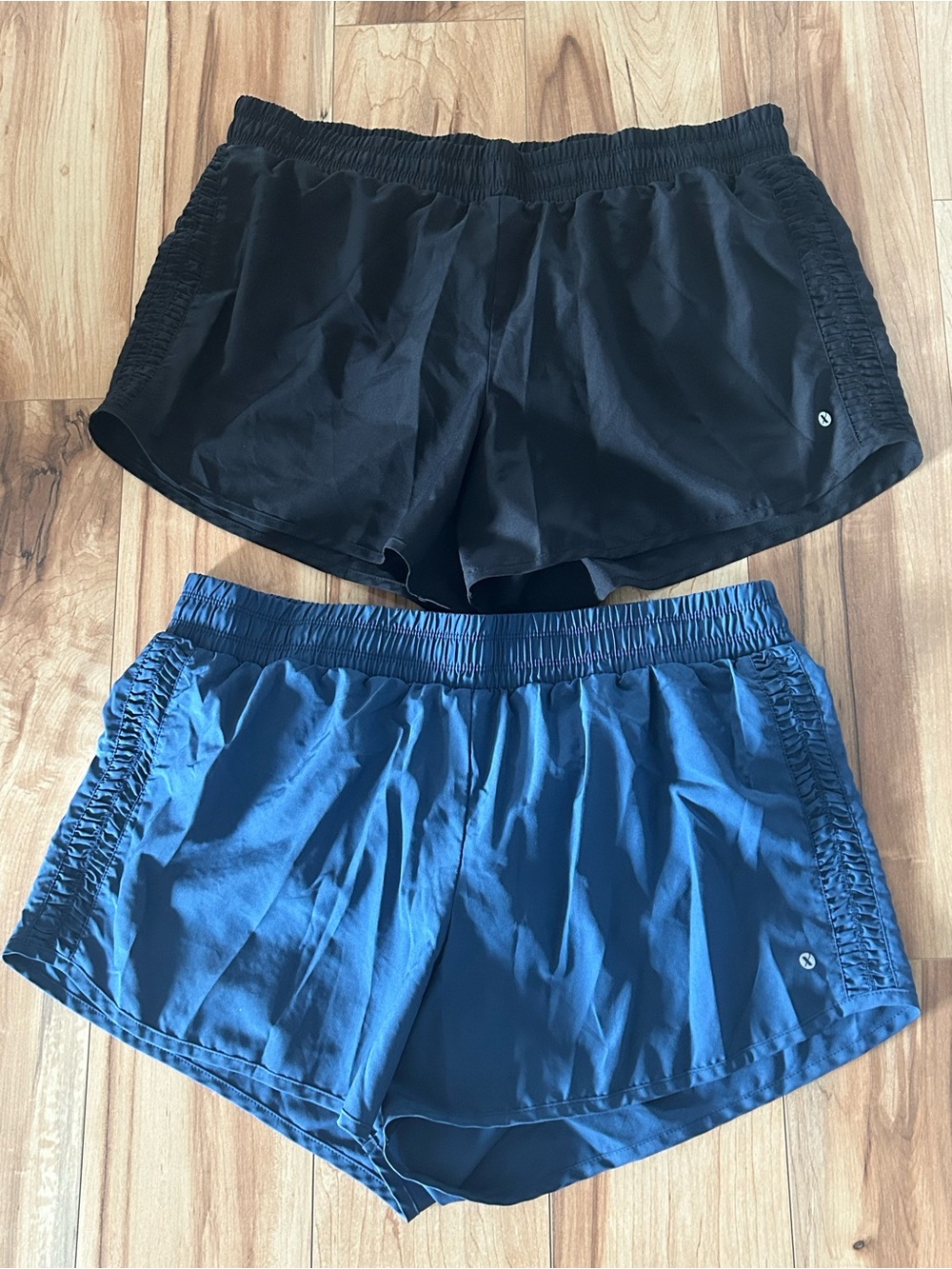 WOMEN'S LOT OF 2 ATHLETIC RUNNING SHORTS